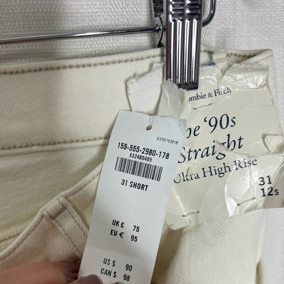 NWT Abercrombie & Fitch White The 90’s Straight
Ultra High Rise Jeans 31/12S - Picture 4 of 5